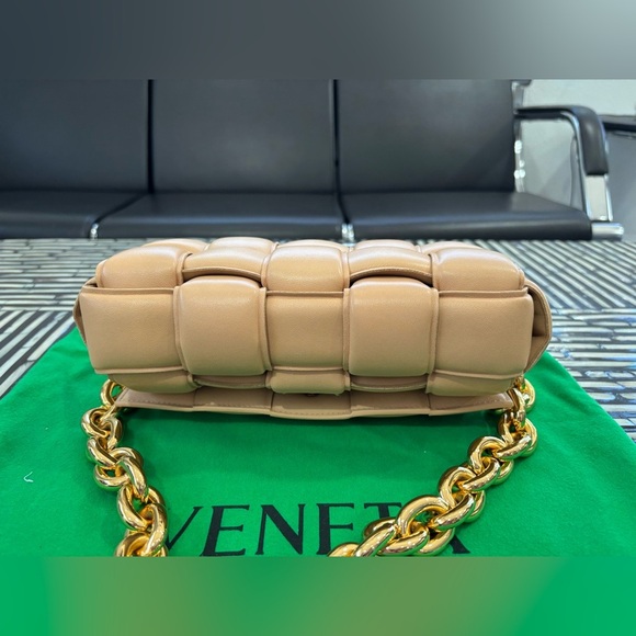 Authentic Brand New Bottega Veneta beige padded cassette Bag - Picture 8 of 13